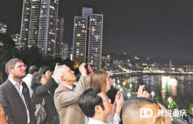 雄奇山水火爆出圈 新韵重庆全球引客