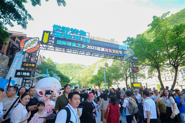 夜漫滩·不收摊丨2025大宁古城巫溪烤鱼文化节16日火热开启