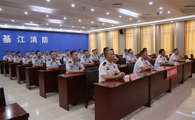 綦江消防官兵收看直播。受访单位供图
