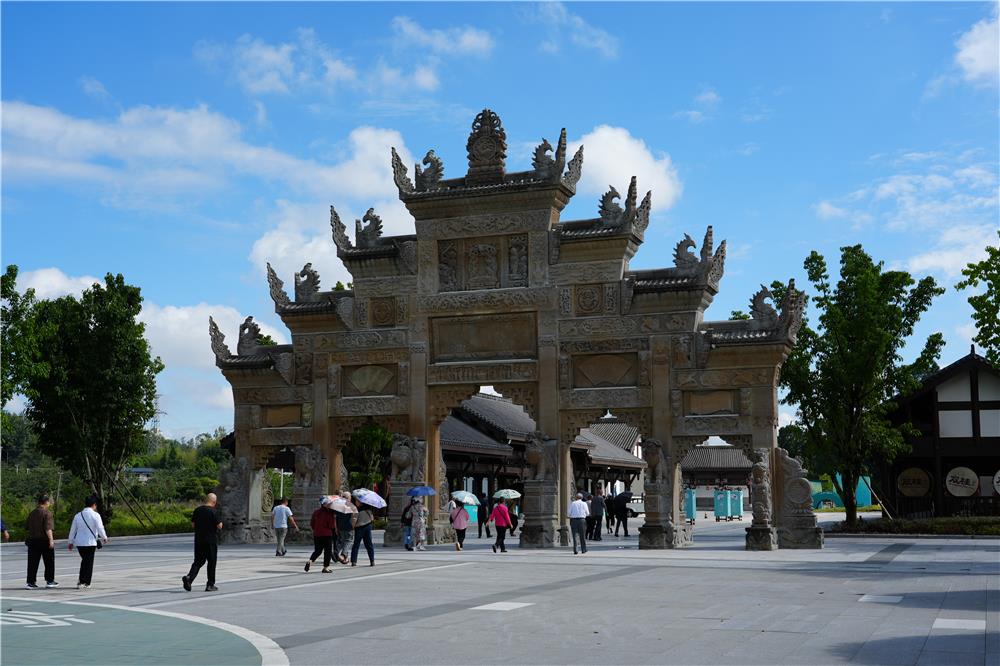 双桂田园景区，不少外地游客前来参观游玩。（双桂集团供图）