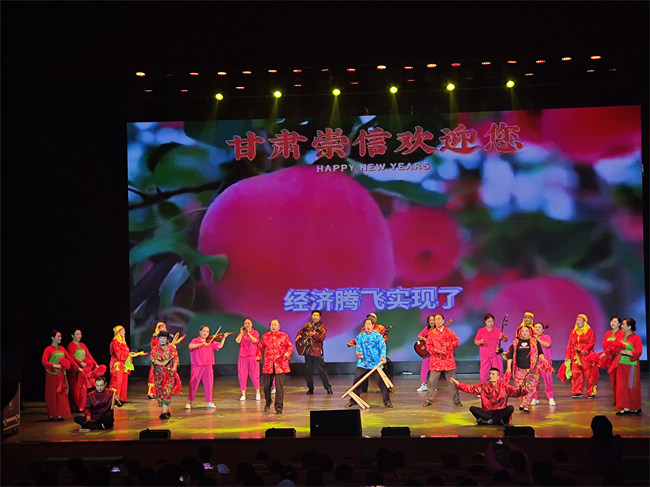 《农民的日子美扎了》。第1眼TV-华龙网 陈红莉 摄